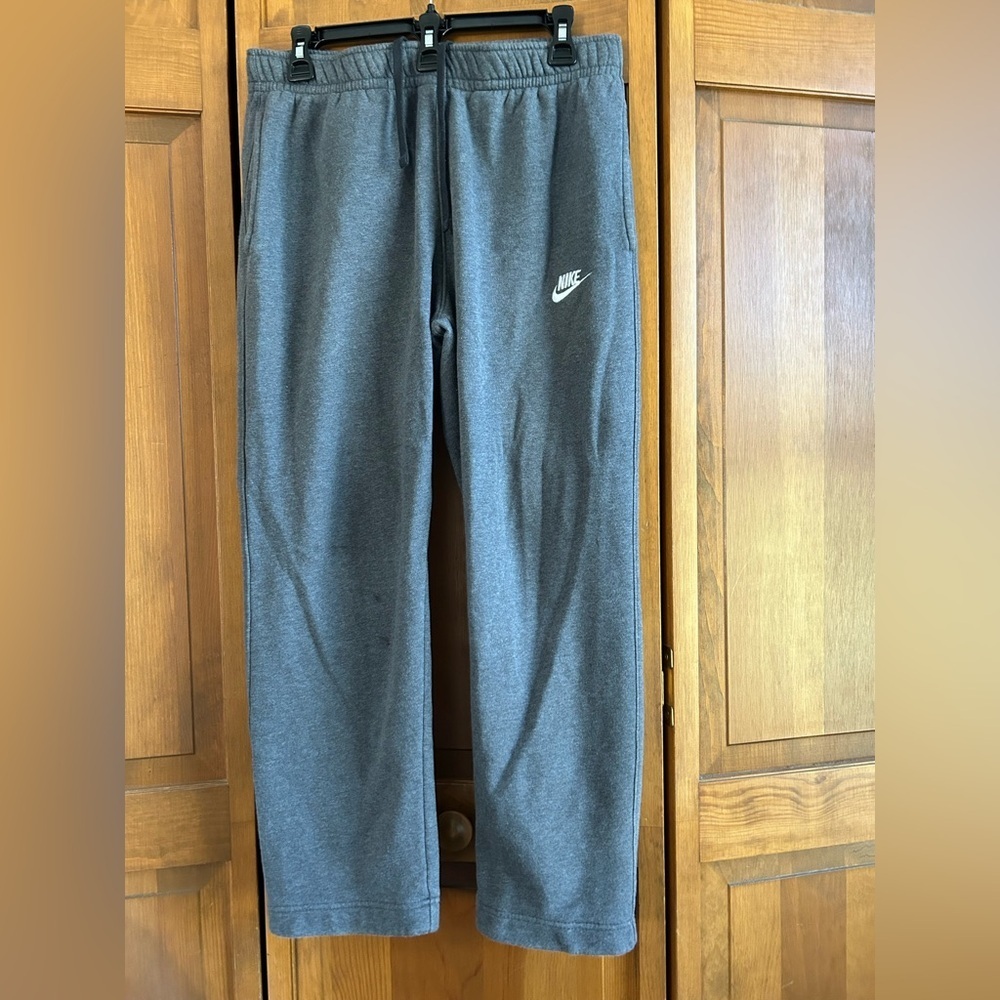 Nike men’s sz M Charcoal grey Joggers w elastic waistband, snap back pocket